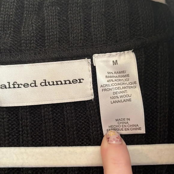 Alfred Dunner button sweater vest with metal embellishment on pockets sz M wool - Picture 2 of 4